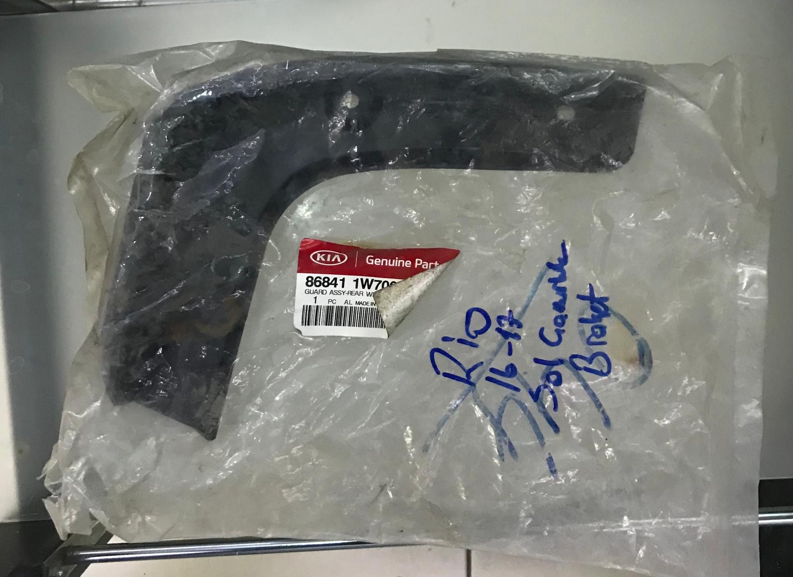 Kia Rio (16-17) Sol Çamurluk Braketi 